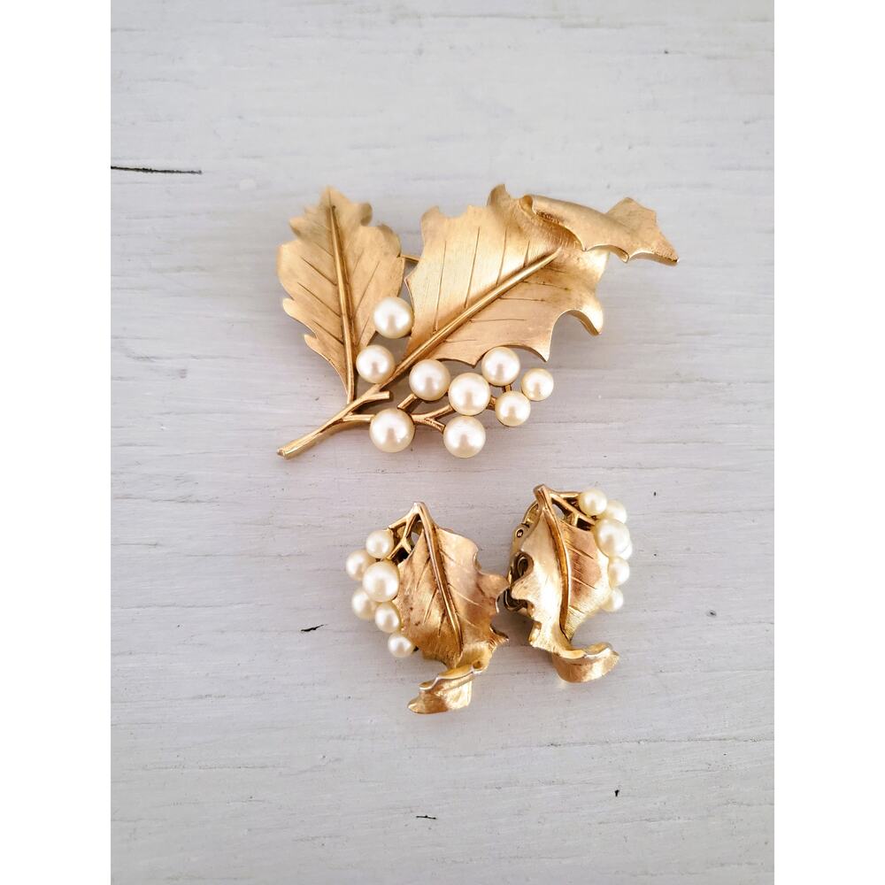 Vintage Mid-Century Crown Trifari Holly Leaf and Pearl Set